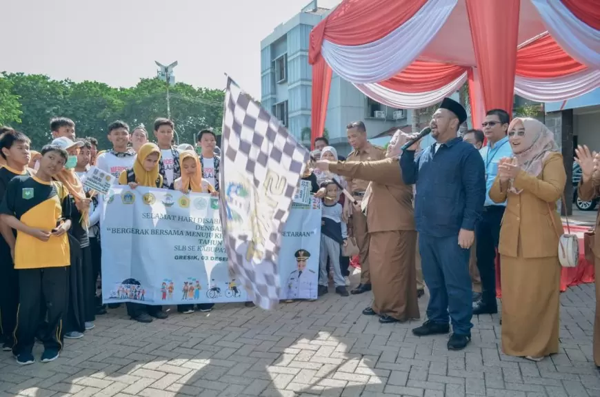 Berbagi Kebahagiaan, Pemkab Gresik Ajak Puluhan Siswa SLB Jalan Sehat Peringati Hari Disabilitas Internasional 2024