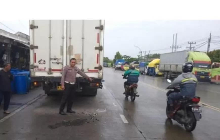 Nahas, Pemotor asal Lamongan Tewas Usai Tabrak Truk Parkir di Jalur Tengkorak Gresik