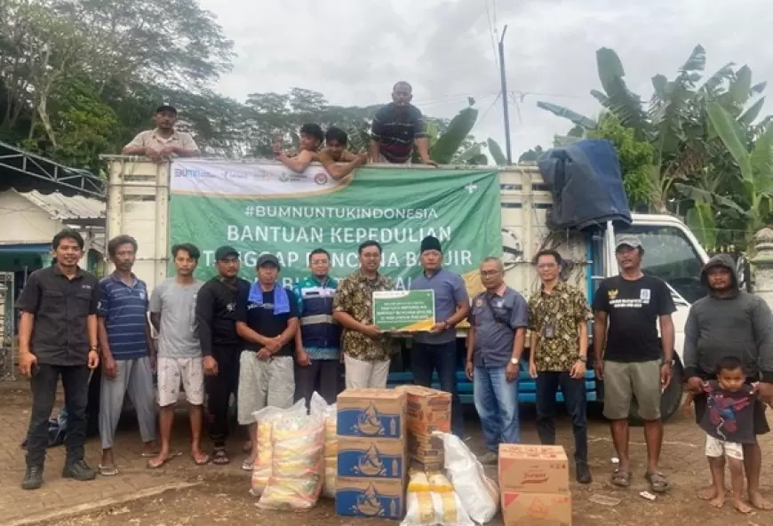 Pemulihan Pasca Banjir di Malang, Petrokimia Gresik Kirim Ratusan Paket Sembako 