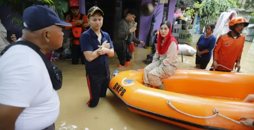 Bupati Trenggalek Pimpin Langsung Penanganan Banjir dan Salurkan Bantuan ke Warga Terdampak