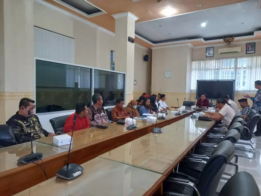 Diduga Distribusi Bantuan Pangan Bermasalah, DPRD Situbondo Gelar Hearing dengan Stakeholder