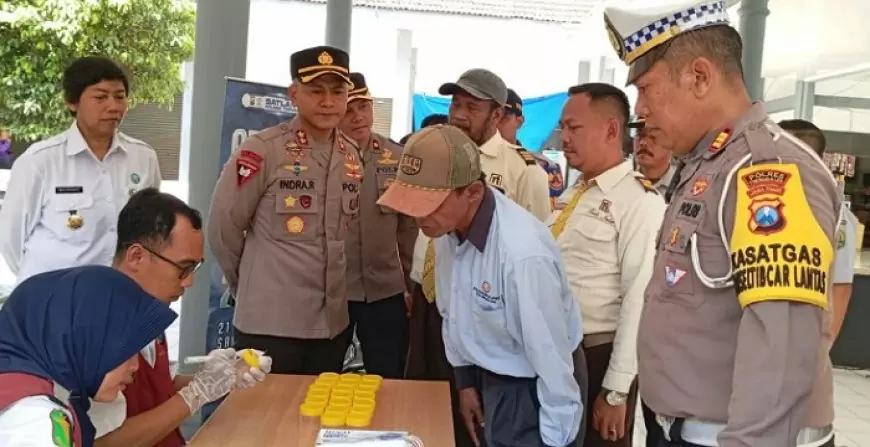 Pastikan Keselamatan Penumpang, Polres Trenggalek Gelar Ramp Check Angkutan Umum