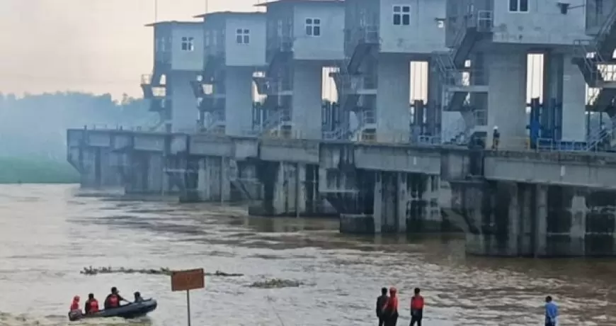 Terseret Arus, Perahu Tabrak Dinding Bendung Gerak Sembayat Gresik Seorang Pencari Ikan Tewas Tenggelam 