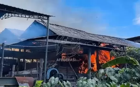 Bakar Sampah Tak Diawasi, Tempat Penyimpanan Sepah Tebu Sumbergempol Ludes Terbakar