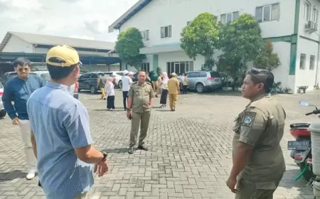 Diduga Buang Limbah Cair Sembarangan, DLH Gresik dan Komisi III DPRD Gresik lakukan Inspeksi