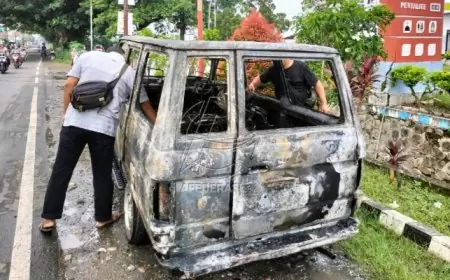 Korsleting Listrik, Mobil Purnawirawan TNI AD Tulungagung Hangus Terbakar