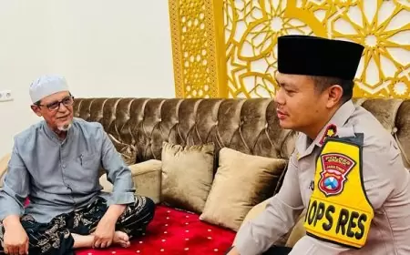 Perkuat Hubungan Aparat dan Ulama, Kapolres Gresik Sowan ke Kediaman Habib Abu Bakar 