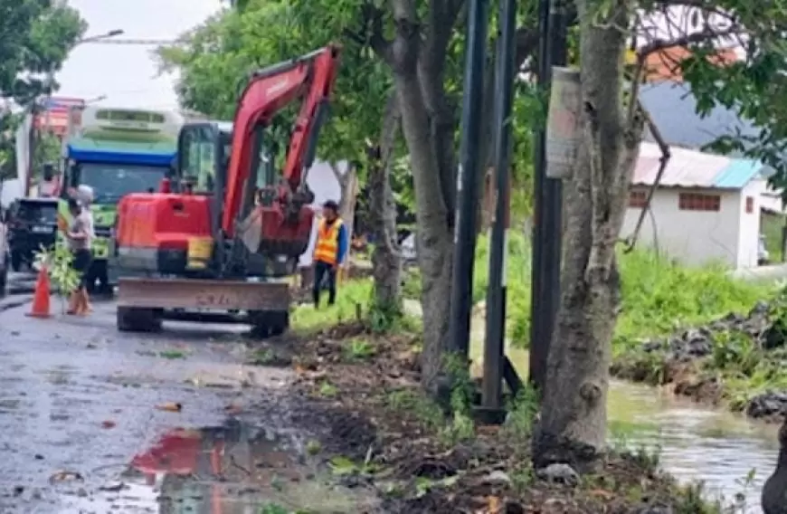 Warga Keluhan Kawasan Jalan KH Syafii Kerap Banjir, Komisi IV DPRD Sidak Temukan Ada Urugan Sumbat Drainase