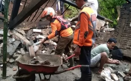 Tanah Longsor Terjang Desa Jaten, Relawan dan Aparat Sigap Bantu Warga