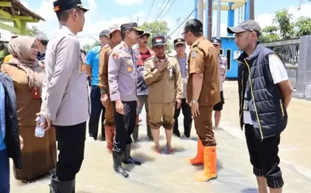 Warga Gresik Selatan Dikepung 2 luapan Sungai, Ribuan Rumah Warga Masih Terendam Banjir