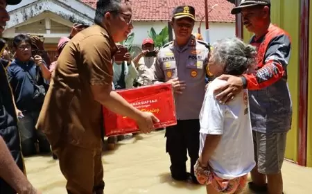 Banjir, Pemkab Gresik Membuat Dapur Umum