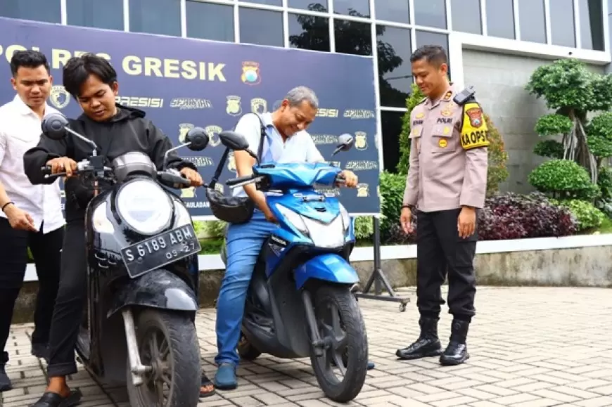 Senyum Kebahagian Usai Kapolres Kembalikan Motor Miliknya Yang hilang Dicuri 