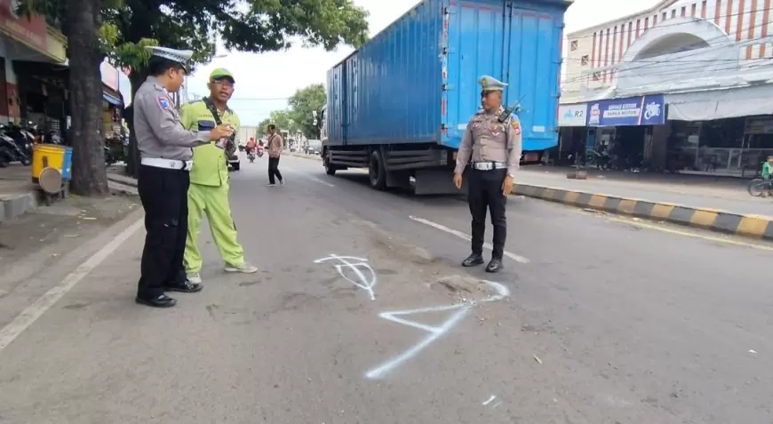 Hindari Mobil Parkir, Emak-Emak di Situbondo Tewas Terlindas Truk Tronton