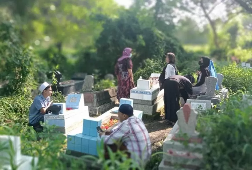 Tradisi Padusan Kirim Do'a, Berkah Bagi Penjual Bunga untuk Nyekar