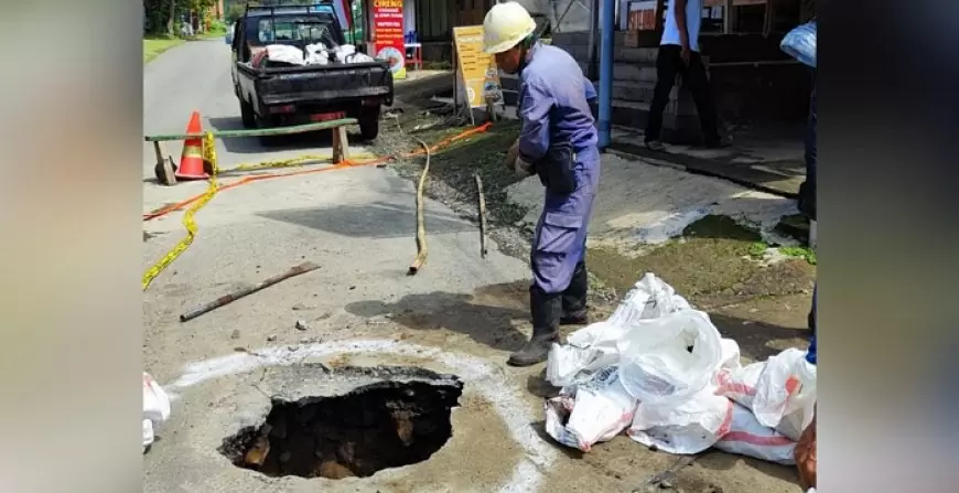 PUPR Tutup Sementara Sinkhole di Tulungagung, Penelitian Geologi Diperlukan