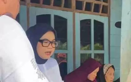 Nila Yani Hardiyanti Anggota DPR-RI Dapil Jatim X Beri Bantuan Beras dan Obat-obatan