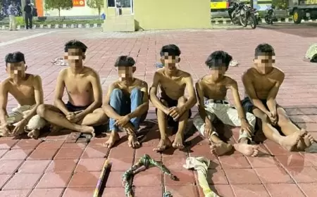 Tim Raimas Polres Gresik Amankan 6 Pemuda Bawa Sarung Isi Batu dan Petasan 