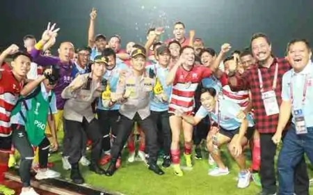 Laga MU Vs Tainan FC di Gejos Gresik, Teriakan Suporter Thanks Bapak Polisi Menggema