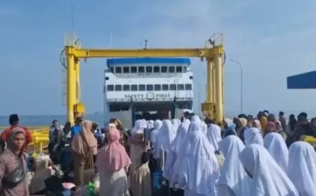 Pemkab Gresik Lakukan Penjemputan dan Berikan Ribuan Santri Asal Bawean Subsidi Tiket Kapal PP