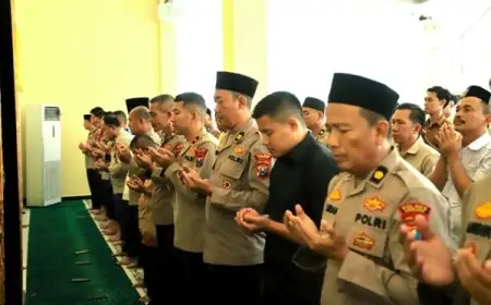 Polisi Gugur Grebek Judi Sabung Ayam,Polres Gresik Gelar Shalat Gaib 