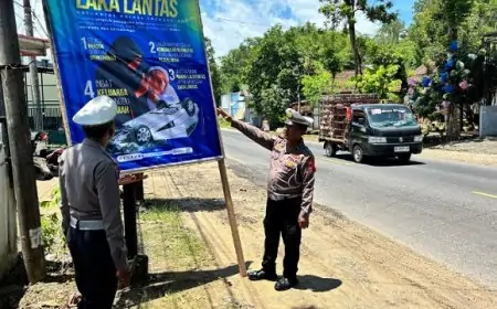 Cegah Kecelakaan Saat Mudik, Satlantas Polres Trenggalek Pasang Baliho Edukasi di 20 Titik