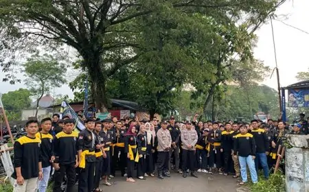 PSHW Tunas Muda Jombang Bagikan Takjil 