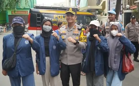 Kapolres Gresik Pantau Demo Tolak Revisi UU TNI 