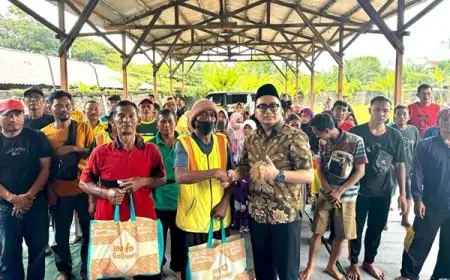 Anggota DPR RI, Jiddan Gelontor 15.000 Bingkisan Lebaran untuk Warga Gresik-Lamongan