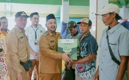 Pemkab Gresik Gandeng Industri Migas Berikan Bantuan 1.169 Nelayan Pesisir Gresik