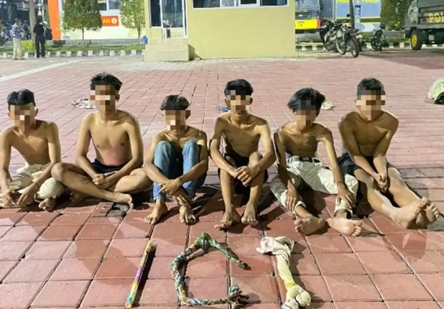 Tim Raimas Polres Gresik Amankan 6 Pemuda Bawa Sarung Isi Batu dan Petasan