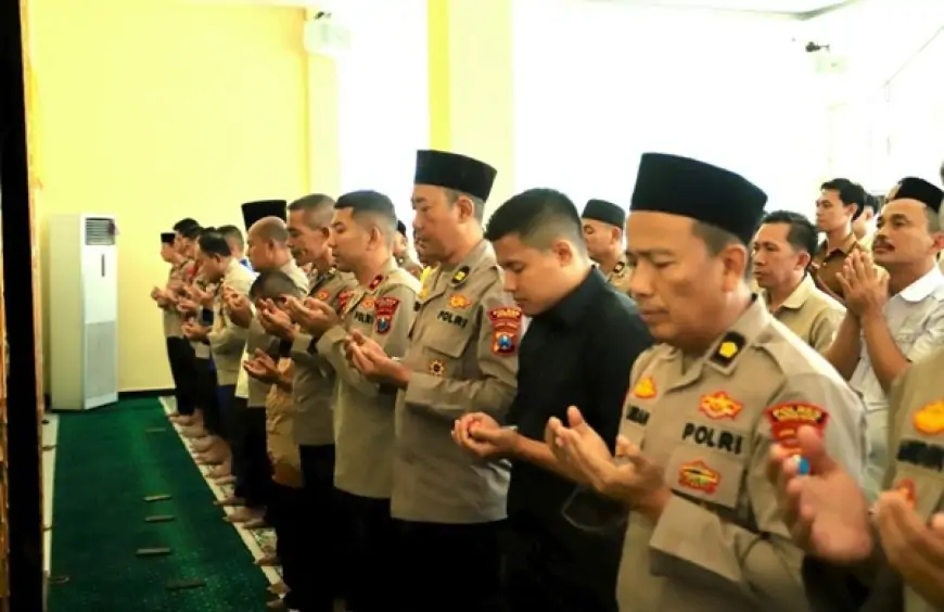 Polisi Gugur Grebek Judi Sabung Ayam,Polres Gresik Gelar Shalat Gaib 