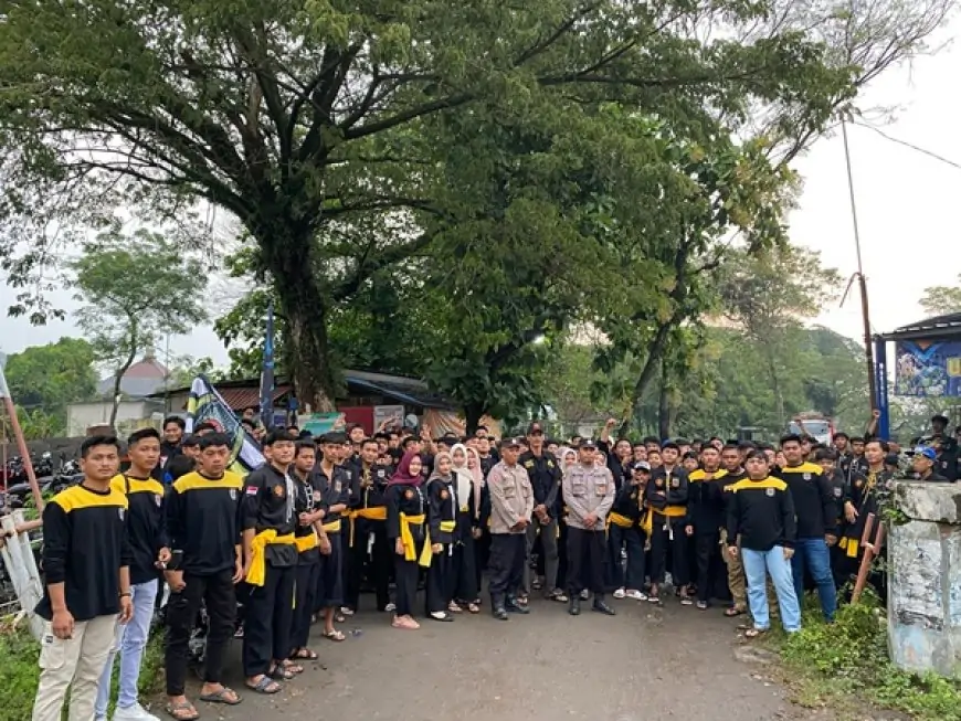 PSHW Tunas Muda Jombang Bagikan Takjil 