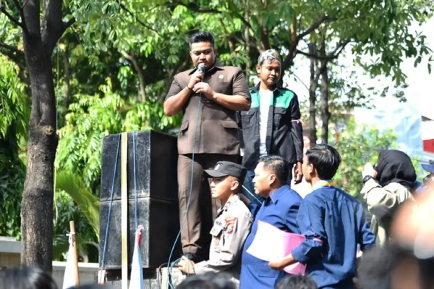 Demo Aliansi Mahasiswa Gresik Tolak Pengesahan UU TNI