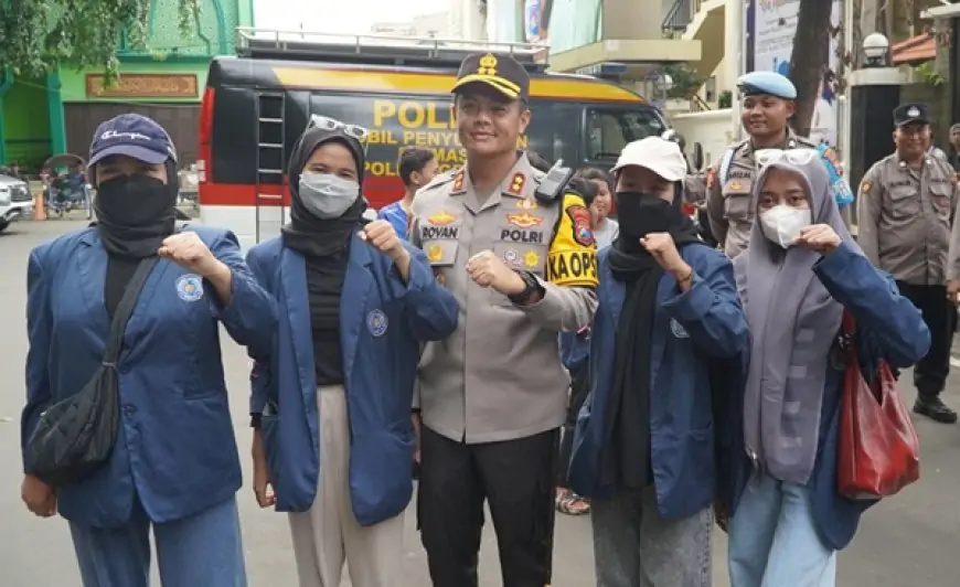 Kapolres Gresik Pantau Demo Tolak Revisi UU TNI 