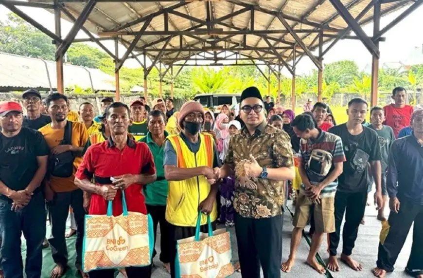 Anggota DPR RI, Jiddan Gelontor 15.000 Bingkisan Lebaran untuk Warga Gresik-Lamongan