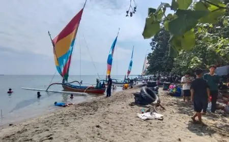 Pantai Pasir Putih Situbondo Dipadati Wisatawan, Pesonanya Menarik Minat Pemudik