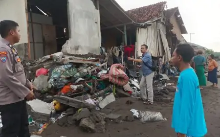 Empat Rumah Hancur Diterjang Gelombang Pasang dan Angin Kencang di Situbondo