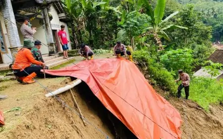 Hujan Deras Picu Longsor, Tiga Rumah Warga Trenggalek Rusak