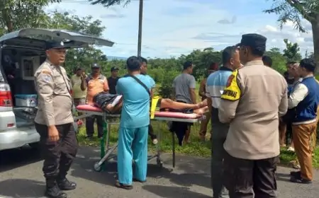 Remaja SMP Tewas Usai Tersenggol Motor dan Tabrak Truk di Karangrejo