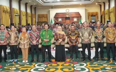Diganjar Penghargaan di HPN 2025, Khofifah Ungkap Target Swasembada Gula Nasional