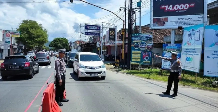 Antisipasi Kemacetan Jelang Arus Balik, Polres Trenggalek Terapkan Rekayasa Lalu Lintas