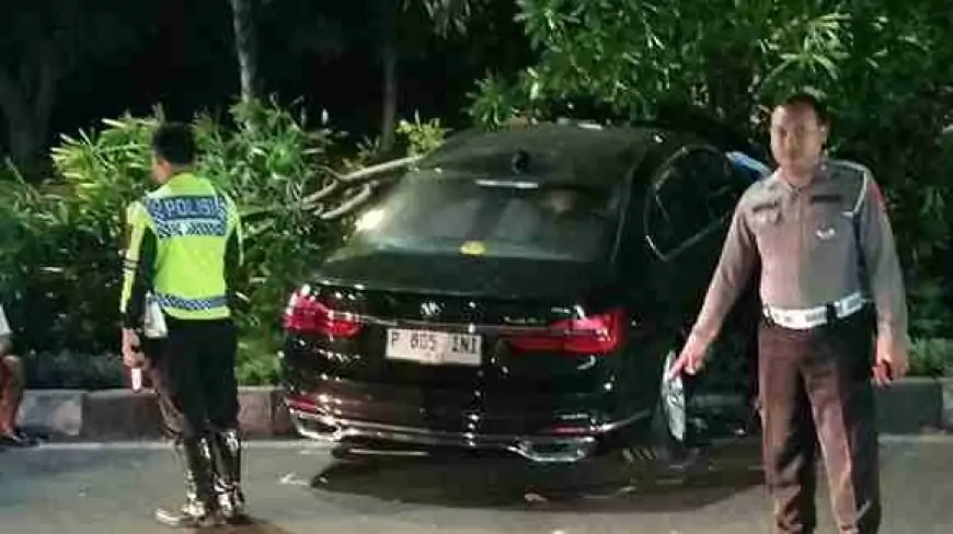 Balik Lebaran Ikuti Google Maps, Mobil Sedan BMW Terjun Bebas di Tol KLBM Gresik yang Belum Selesai 