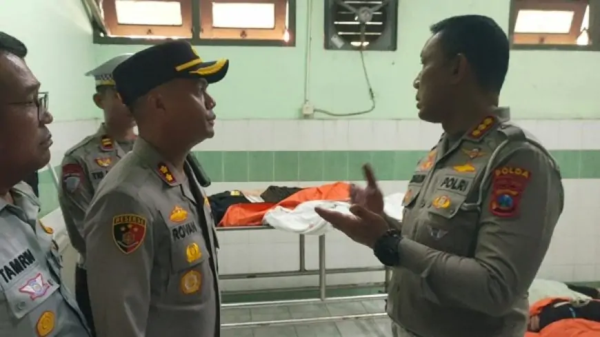 Suasana Haru Iringi Pemulangan Jenazah Tujuh Korban Meninggal Laka Maut di Raya Duduksampeyan Gresik