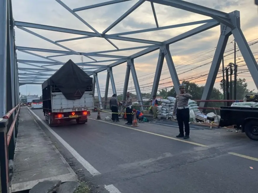 Jembatan Pajarakan Kembali Normal, Lalu Lintas Dua Arah Lancar Tanpa Hambatan