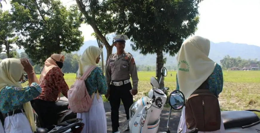 Belasan Pelajar Terjaring Razia di Trenggalek, Tak Pakai Helm dan Belum Punya SIM