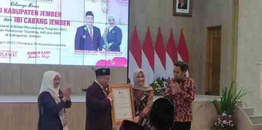 PPNI dan IBI Nobatkan Istri Bupati Jember Jadi Bunda Bidan dan Perawat 