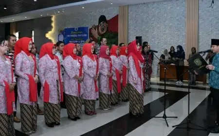 Perjuangkan Kesejahteraan Kader, Novita Hardini Kukuhkan Tim Pembina Posyandu Trenggalek 2025–2030