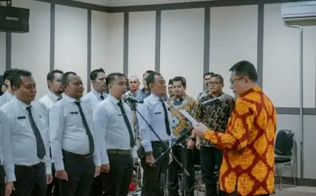 Reformasi Fiskal Daerah, Pemkab Gresik Lantik 17 Jurusita Pajak Daerah