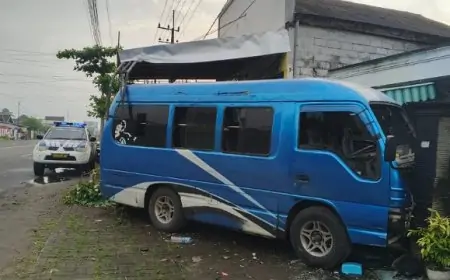Warga Nyawangan Tewas Usai Bertabrakan dengan Minibus di Ngantru