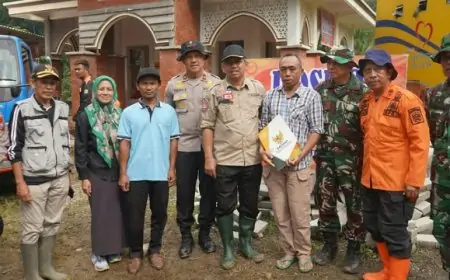 Pemkab Trenggalek Salurkan Santunan bagi Keluarga Korban Longsor di Desa Depok
